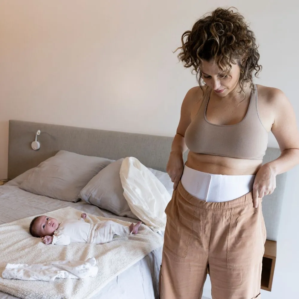 Mamá usando la faja postparto DEMA F033